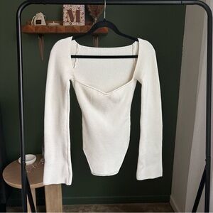 Elegant white knit long sleeve sweater women’s small